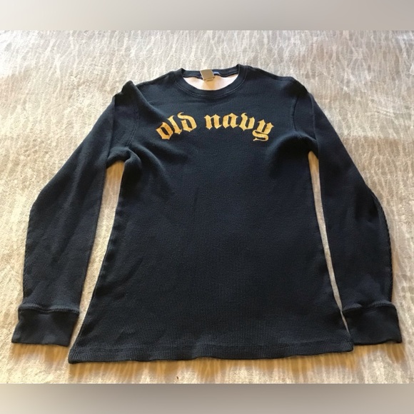 ✨✨ Old Navy Long Sleeved Shirt ✨✨ - Picture 2 of 4